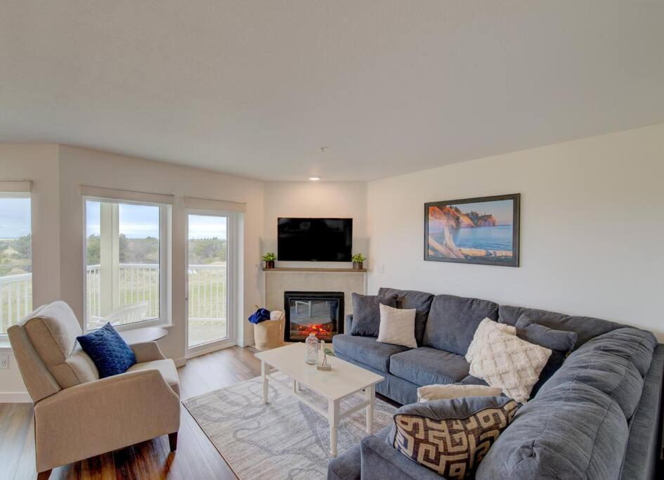 Beach Please-Updated Home With Ocean Views Long Beach Buitenkant foto