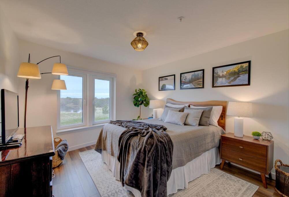 Beach Please-Updated Home With Ocean Views Long Beach Buitenkant foto